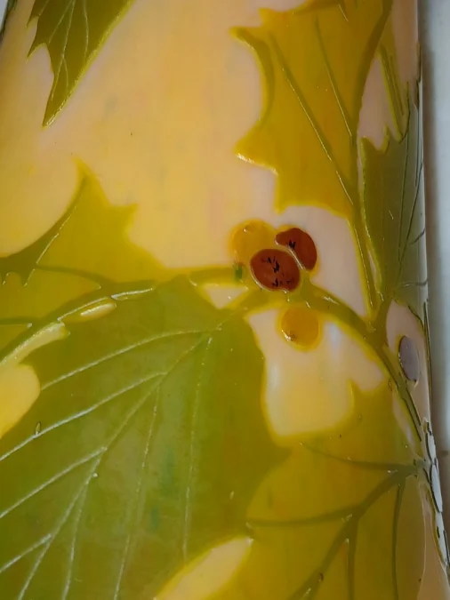 Grand vase en pâte de verre signé Legras à décor de houx- Art Nouveau 1900