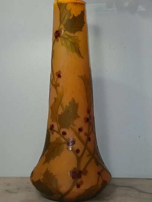 Grand vase en pâte de verre signé Legras à décor de houx- Art Nouveau 1900