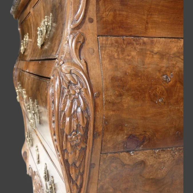 Commode tombeau Régence en noyer -Sud de la France - Provence début 18ème