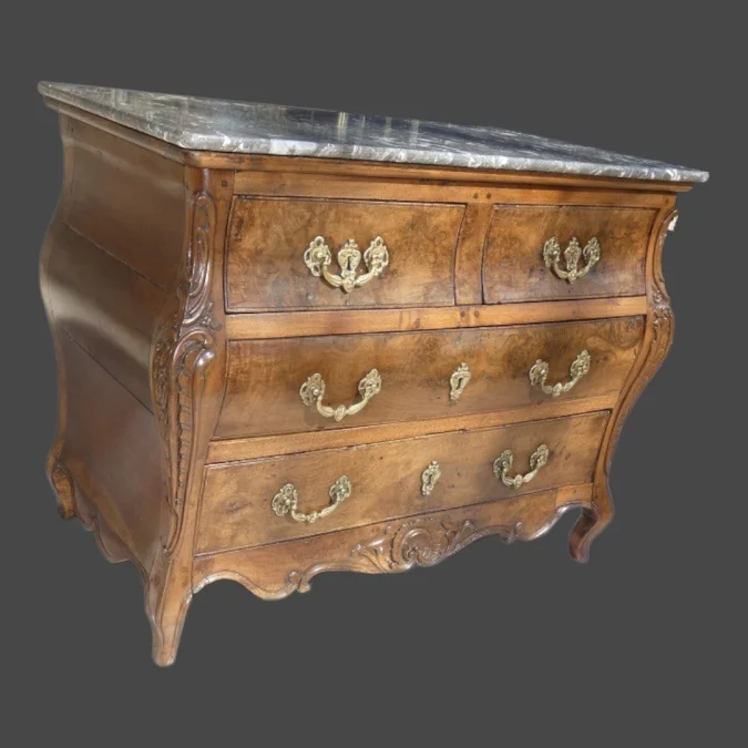 Commode tombeau Régence en noyer -Sud de la France - Provence début 18ème