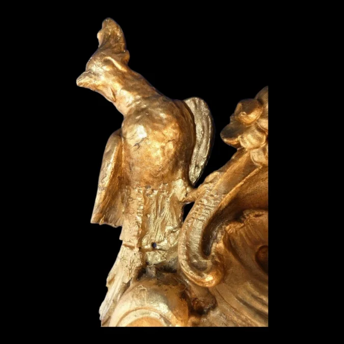 Miroir de boiserie "aux perroquets" en bois sculpté et laqué de style Louis XV