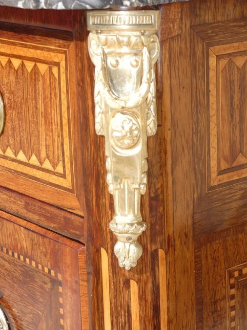 Partager Commode Transition Louis XV / XVI 18ème estampillée G.PRZIREMBEL
