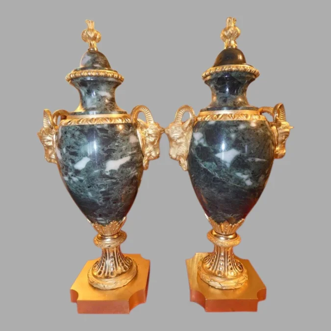 Paire de Cassolettes de style Louis XVI d'époque Charles X vers 1820
