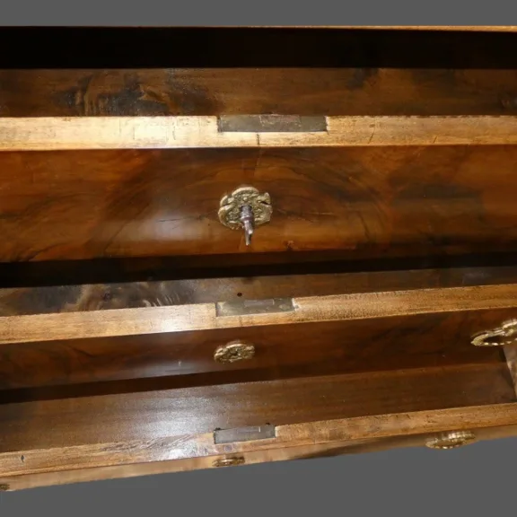 Commode d'époque Restauration vers 1830 en noyer blond- France — Très bon état
