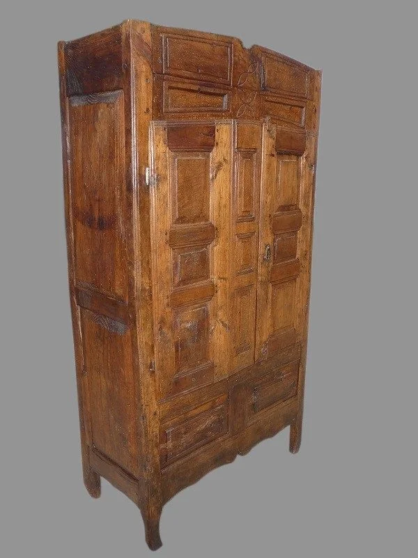 Folk art coffer armoire from Cantal – France – 18th century — Very good condition