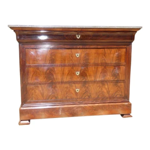 Louis-Philippe flame mahogany chest of drawers with ogee moulding, circa 1830 — Excellent condition
