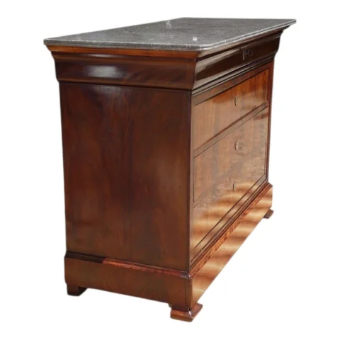 Louis-Philippe flame mahogany chest of drawers with ogee moulding, circa 1830 — Excellent condition
