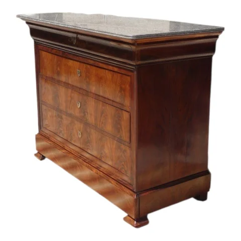 Louis-Philippe flame mahogany chest of drawers with ogee moulding, circa 1830 — Excellent condition