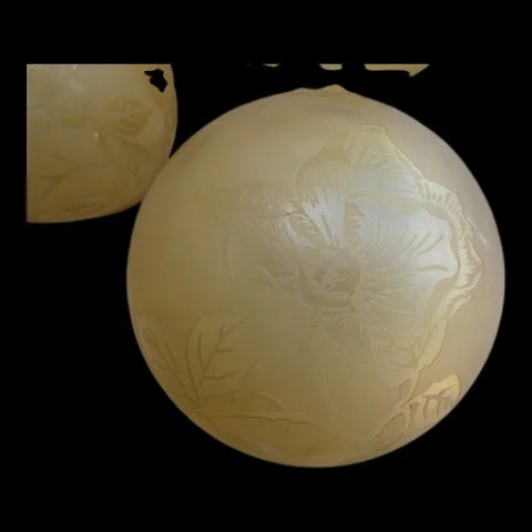 4 globes signed DEVEAU circa 1920 — Very good condition