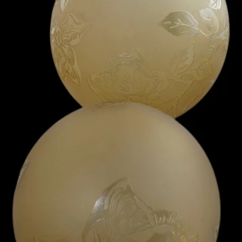 4 globes signed DEVEAU circa 1920 — Very good condition