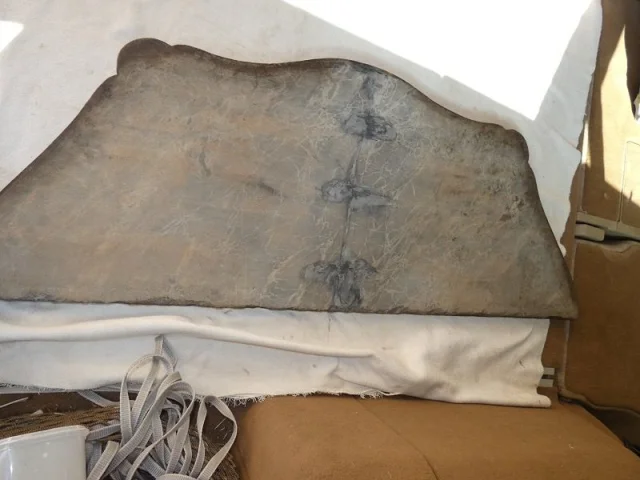 Konsole aus geschnitztem und vergoldetem Holz im Stil Louis XV / Régence, provenzalisch, 18. Jahrhundert — Guter Zustand
