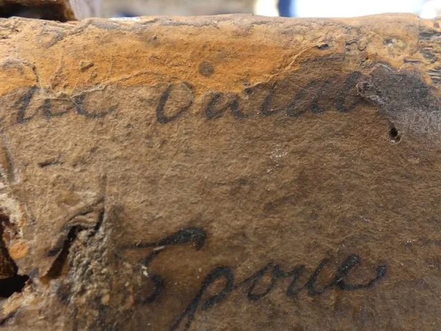 Konsole aus geschnitztem und vergoldetem Holz im Stil Louis XV / Régence, provenzalisch, 18. Jahrhundert — Guter Zustand