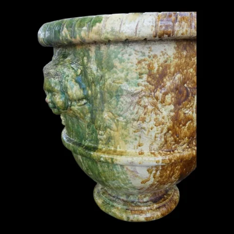 Großes Gartenvase (H. 80 cm) aus glasiertem Terrakotta mit vergoldetem Harzsockel, Gesamthöhe H. 126 cm — Ausgezeichneter Zustand
