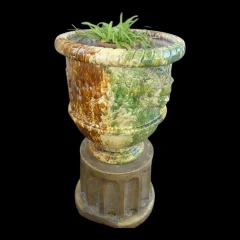 Großes Gartenvase (H. 80 cm) aus glasiertem Terrakotta mit vergoldetem Harzsockel, Gesamthöhe H. 126 cm