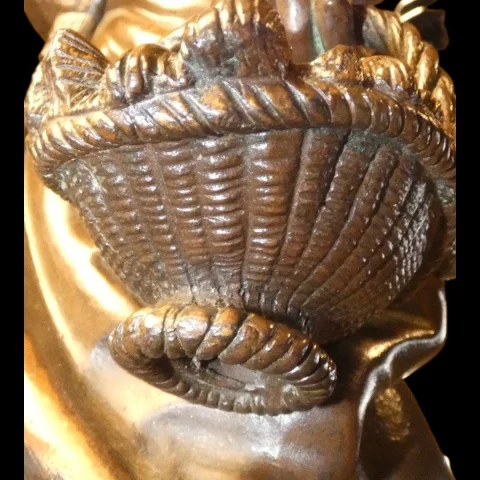 Antike Bronzestatue „Jeune Fille au Panier" E. Bouret – H. 50 cm – Frankreich, 19. Jahrhundert — Ausgezeichneter Zustand