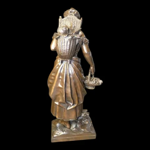 Antike Bronzestatue „Jeune Fille au Panier" E. Bouret – H. 50 cm – Frankreich, 19. Jahrhundert — Ausgezeichneter Zustand