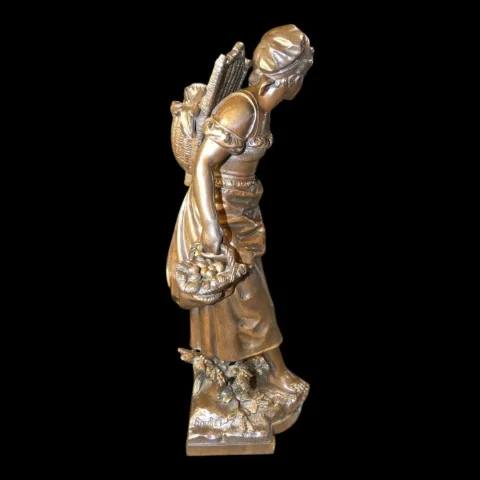 Antike Bronzestatue „Jeune Fille au Panier" E. Bouret – H. 50 cm – Frankreich, 19. Jahrhundert — Ausgezeichneter Zustand