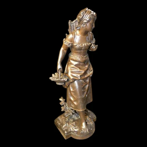Antike Bronzestatue „Jeune Fille au Panier" E. Bouret – H. 50 cm – Frankreich, 19. Jahrhundert — Ausgezeichneter Zustand