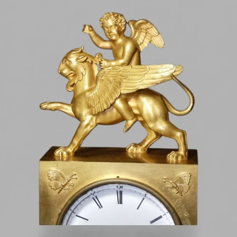 Pendule borne « L'Amour au Lion Ailé » – 1er Empire (c. 1805-1810) - J. CONTOUR — Goede staat