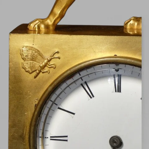 Pendule borne « L'Amour au Lion Ailé » – 1er Empire (c. 1805-1810) - J. CONTOUR — Goede staat