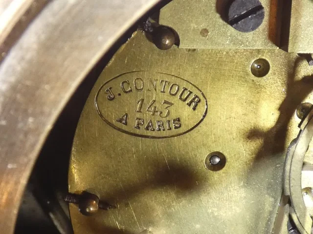 Pendule borne « L'Amour au Lion Ailé » – 1er Empire (c. 1805-1810) - J. CONTOUR — Goede staat
