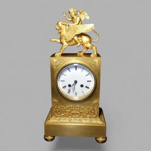 Pendule borne « L'Amour au Lion Ailé » – 1er Empire (c. 1805-1810) - J. CONTOUR — Goede staat