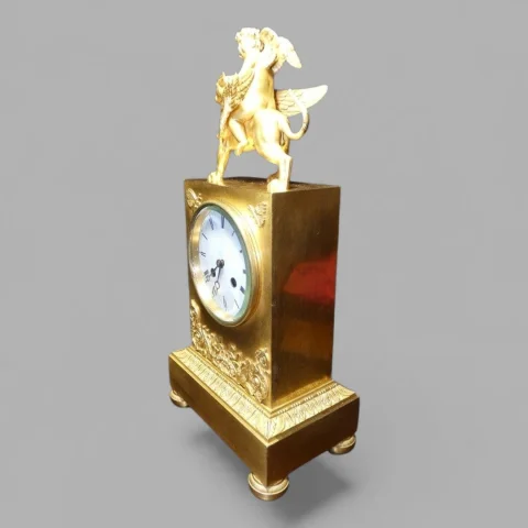 Pendule borne « L'Amour au Lion Ailé » – 1er Empire (c. 1805-1810) - J. CONTOUR — Goede staat