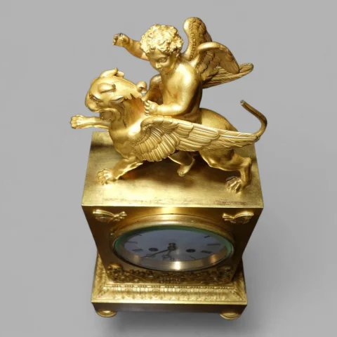 Pendule borne « L'Amour au Lion Ailé » – 1er Empire (c. 1805-1810) - J. CONTOUR — Goede staat