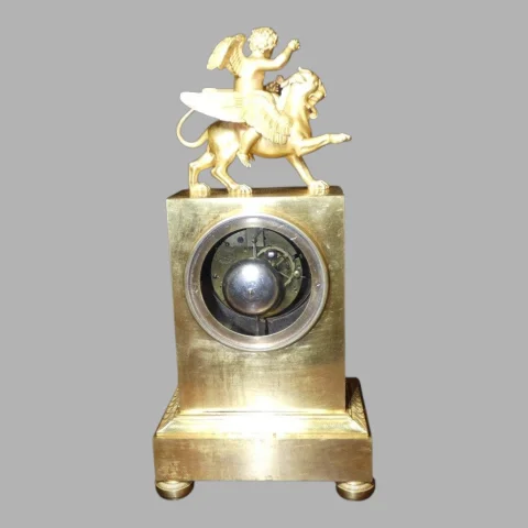 Pendule borne « L'Amour au Lion Ailé » – 1er Empire (c. 1805-1810) - J. CONTOUR — Goede staat