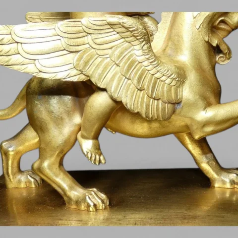 Pendule borne « L'Amour au Lion Ailé » – 1er Empire (c. 1805-1810) - J. CONTOUR — Goede staat