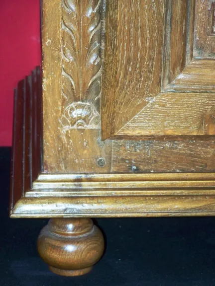 Petit  bahut Renaissance Noyer XVIIème