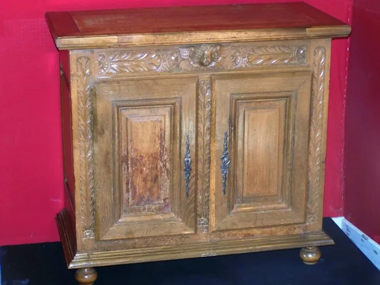 Petit  bahut Renaissance Noyer XVIIème