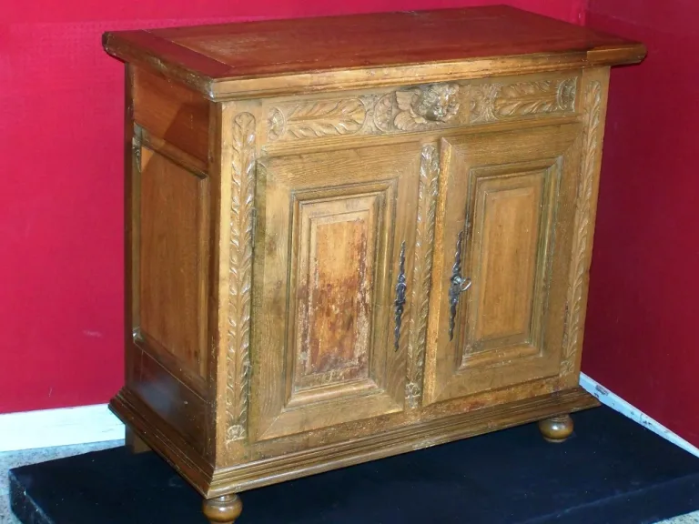 Petit  bahut Renaissance Noyer XVIIème