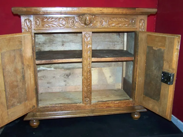 Petit  bahut Renaissance Noyer XVIIème