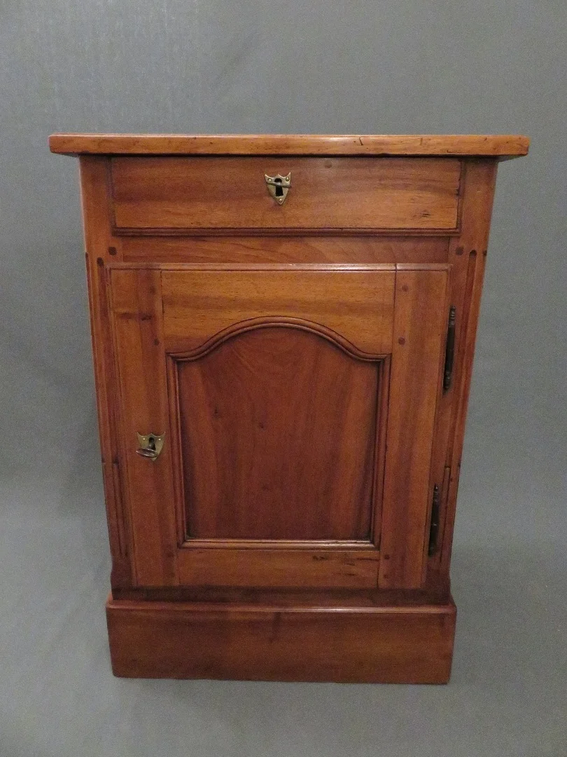 FRENCH RESTAURATION PERIOD CUPBOARD