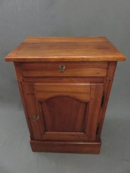 ARMADIO PERIODO DI RESTAURO FRANCESE
