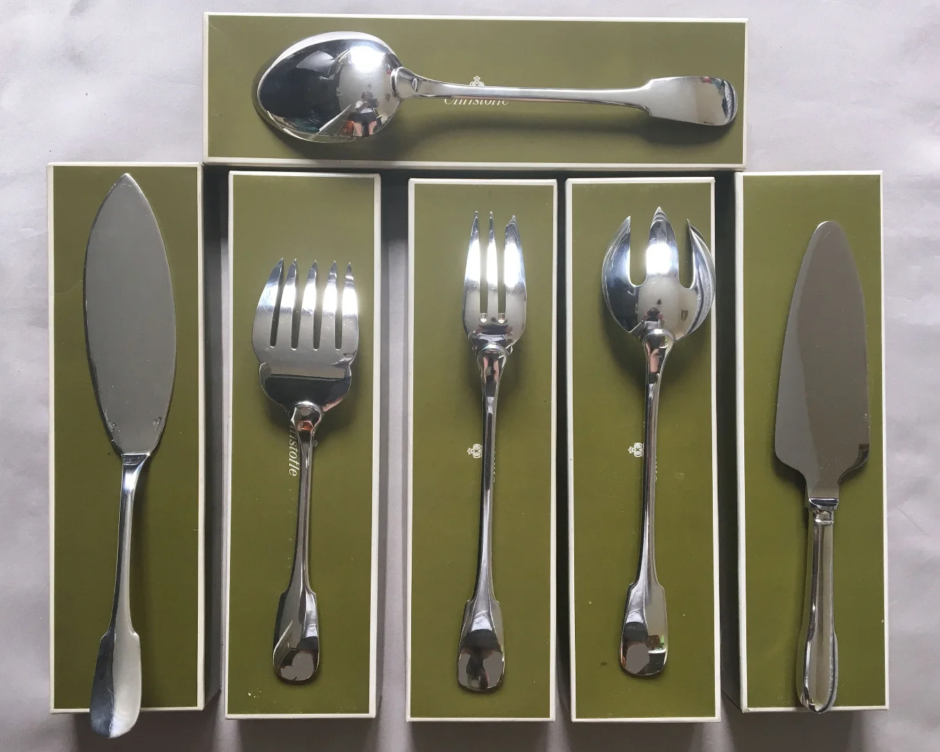 Ménagère Christofle modèle Cluny 58 pièces.