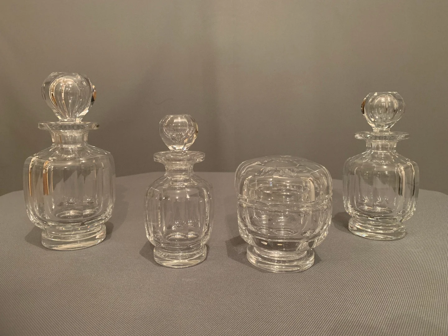 BACCARAT PARFÜMFLASCHEN UND PULVERBOX