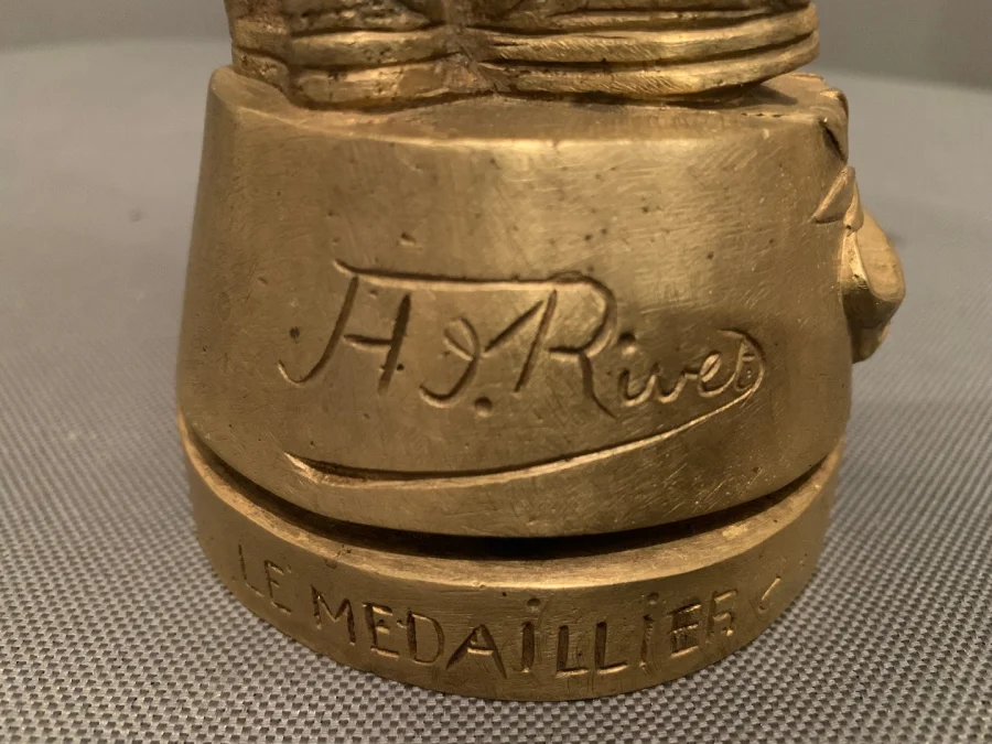 БРОНЗА подписала H. RIVET