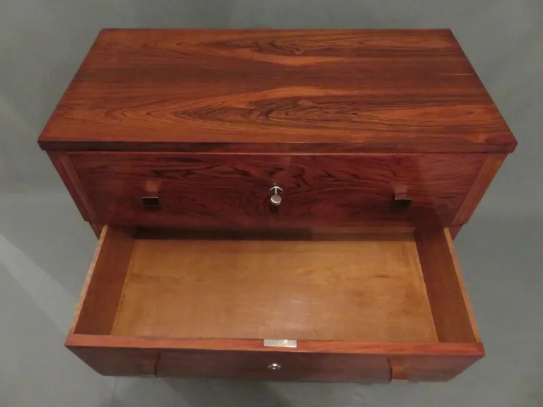 KOMMODE AUS DER ART DECO-ZEIT