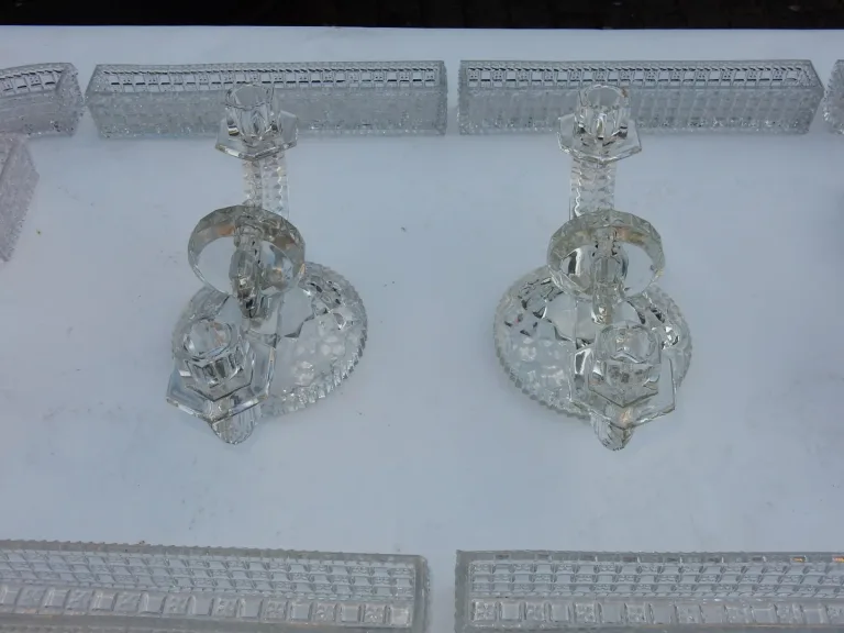 1900 ‘Centerpiece Table Runner in Molded Crystal from Baccarat Or St Louis 14 Pieces