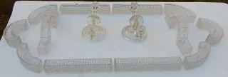 1900′ Centre de Table Chemin de Table en Cristal Moulé de Baccarat Ou St Louis 14 Pièces