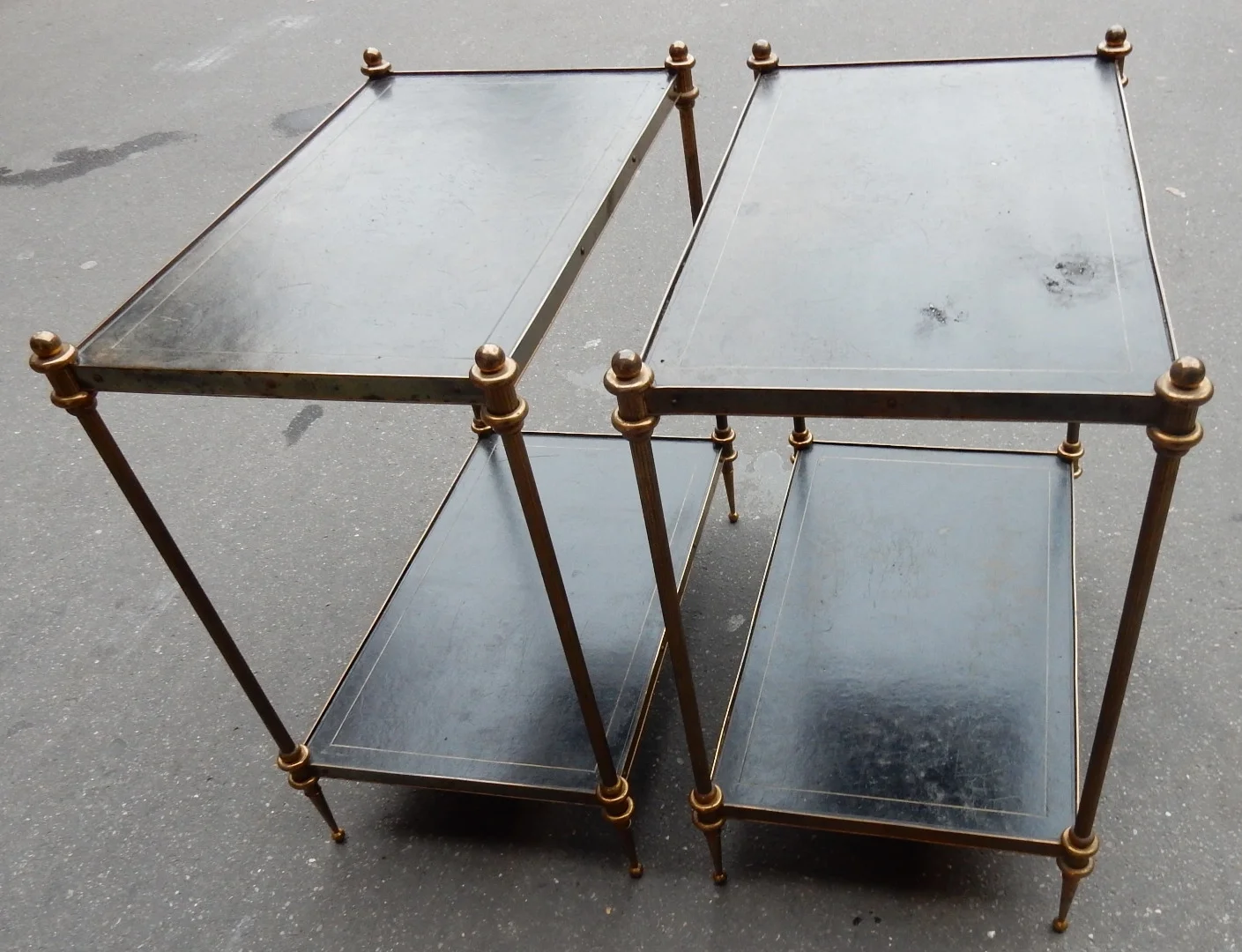 1950-70′ Paire de Bouts de Canapés en Bronze Maison Baguès et 2 Plateaux Gainés de Cuir Noir à Liseret Doré 53 X 33 cm
