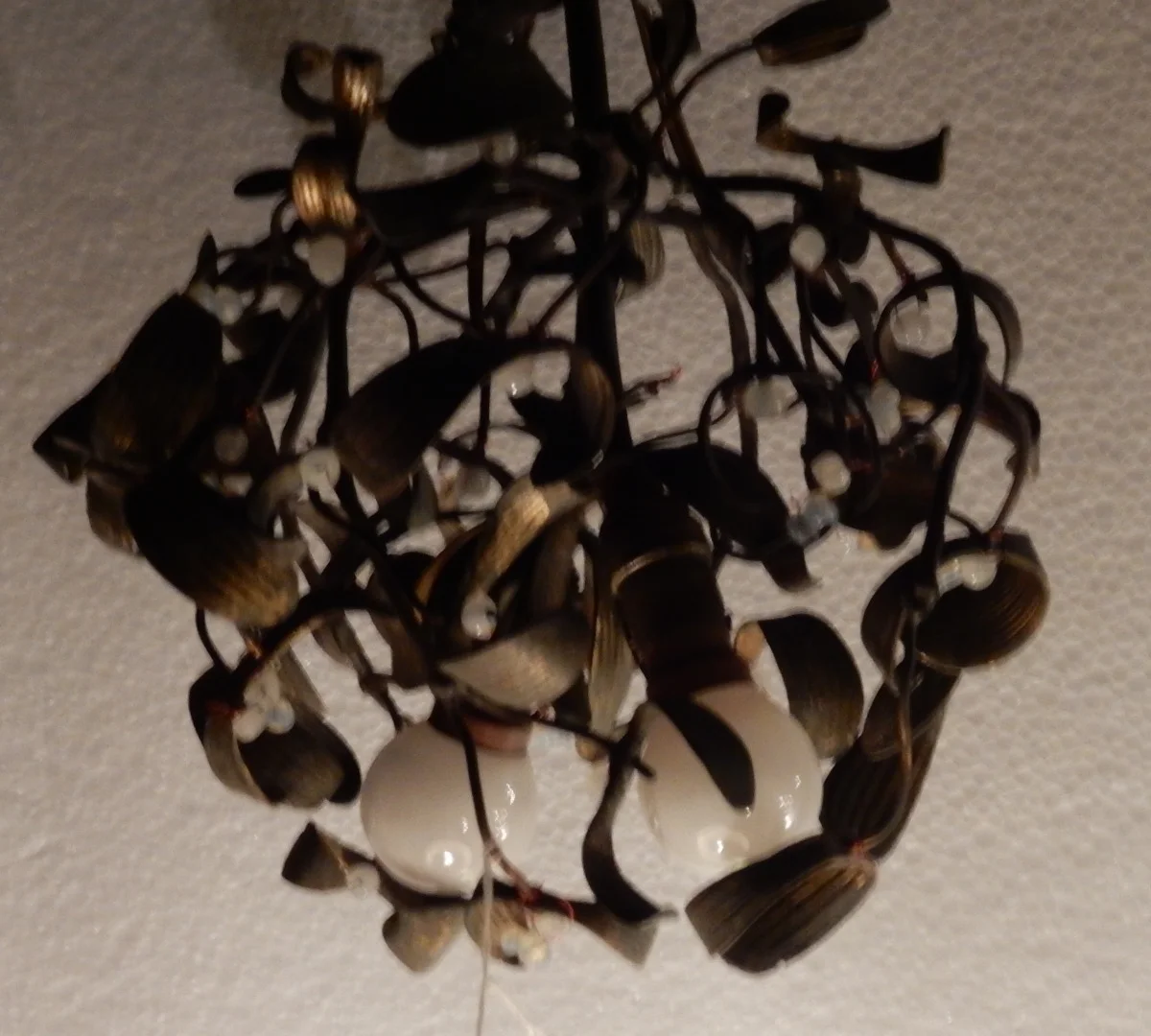 1900' Ball of Mistletoe Art Nouveau Bronze has 2 Bulbs and Pearls Opaline Diameter 45 cm