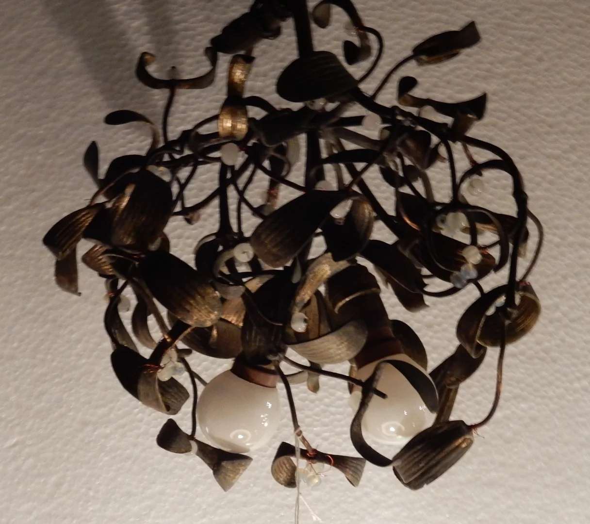 1900' Ball of Mistletoe Art Nouveau Bronze has 2 Bulbs and Pearls Opaline Diameter 45 cm