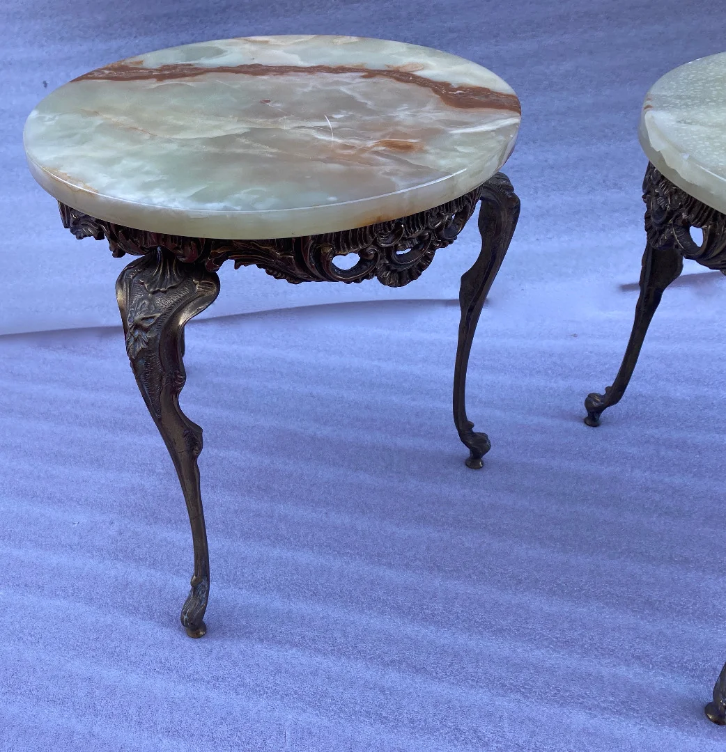 1970′ Paire de Sellettes en Bronze Doré Style LXV Plateaux Onyx