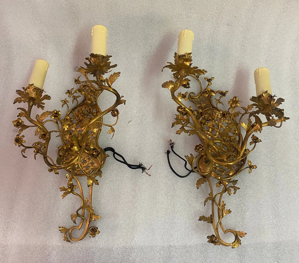 1950 Paire d’Appliques Faisant Pendant En Bronze Doré De Style LXV
