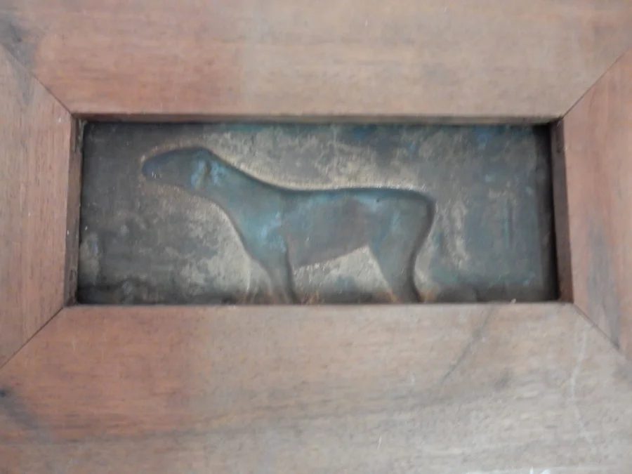 1900 ‘ Pair Of Bas Reliefs In Bronze On Walnut, Hunting Dogs In Arrest