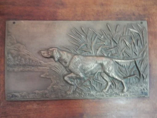 1900 ‘ Pair Of Bas Reliefs In Bronze On Walnut, Hunting Dogs In Arrest
