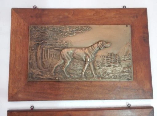 1900 ‘ Pair Of Bas Reliefs In Bronze On Walnut, Hunting Dogs In Arrest